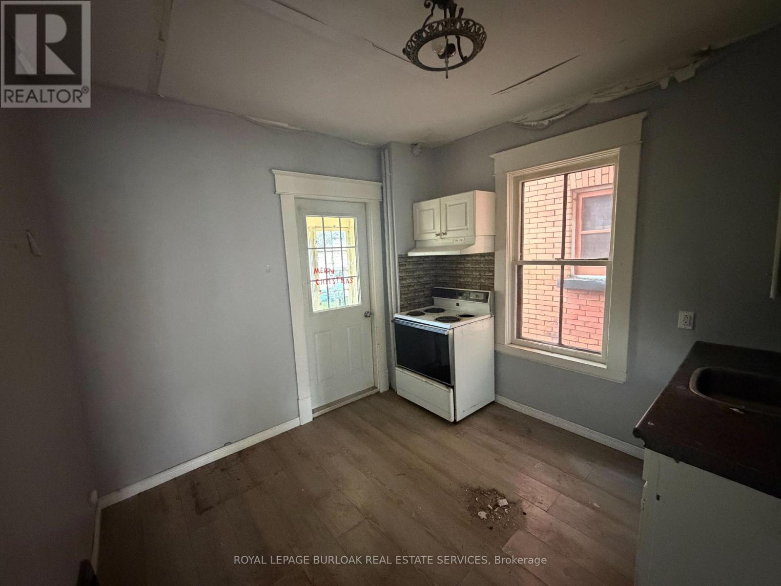 246 St. James Street Property Photo 4