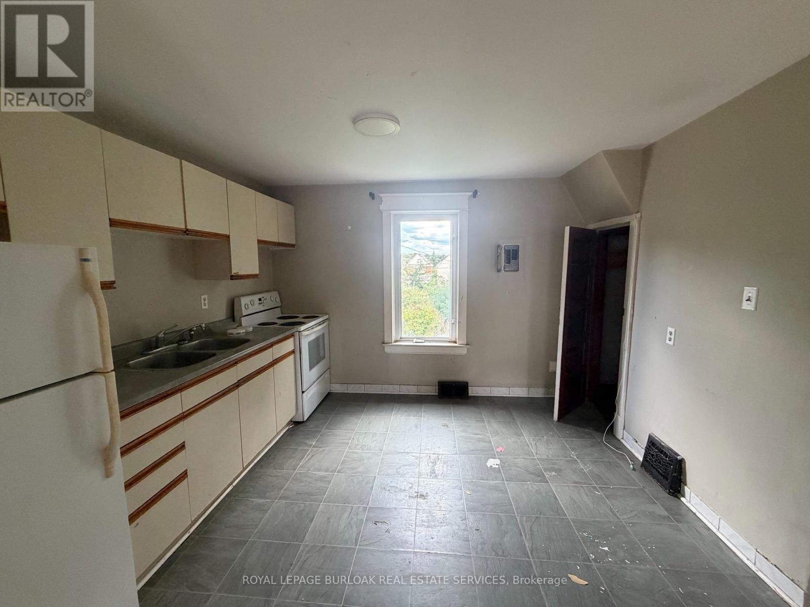 246 St. James Street Property Photo 18