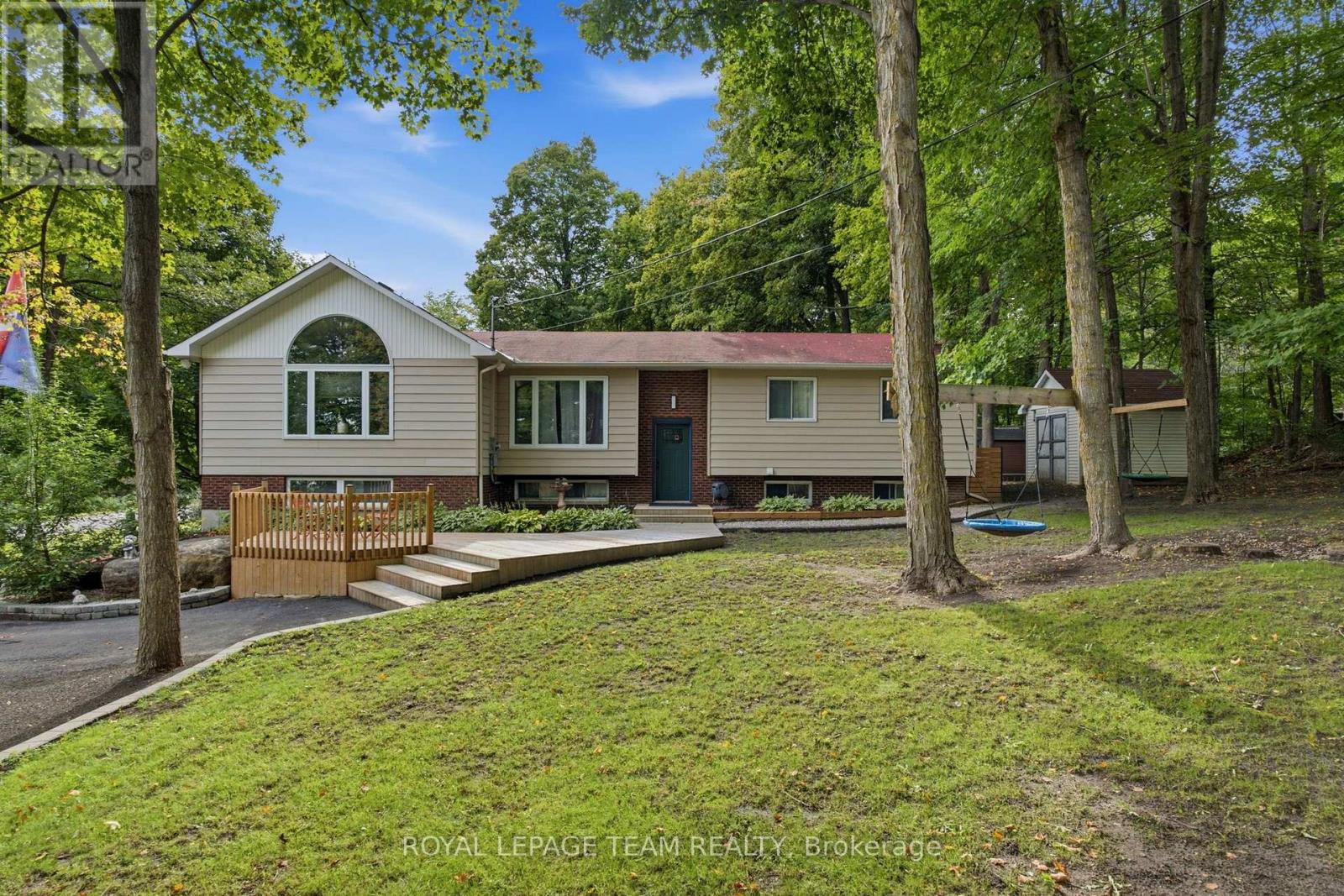 6388 Third Line Road Property Photo 2