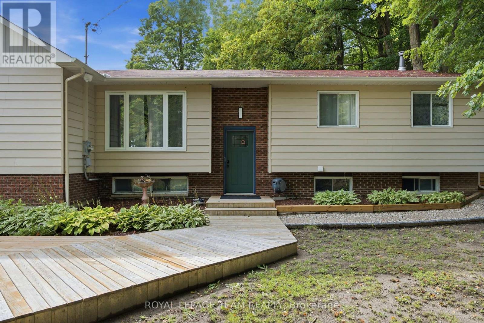 6388 Third Line Road Property Photo 3