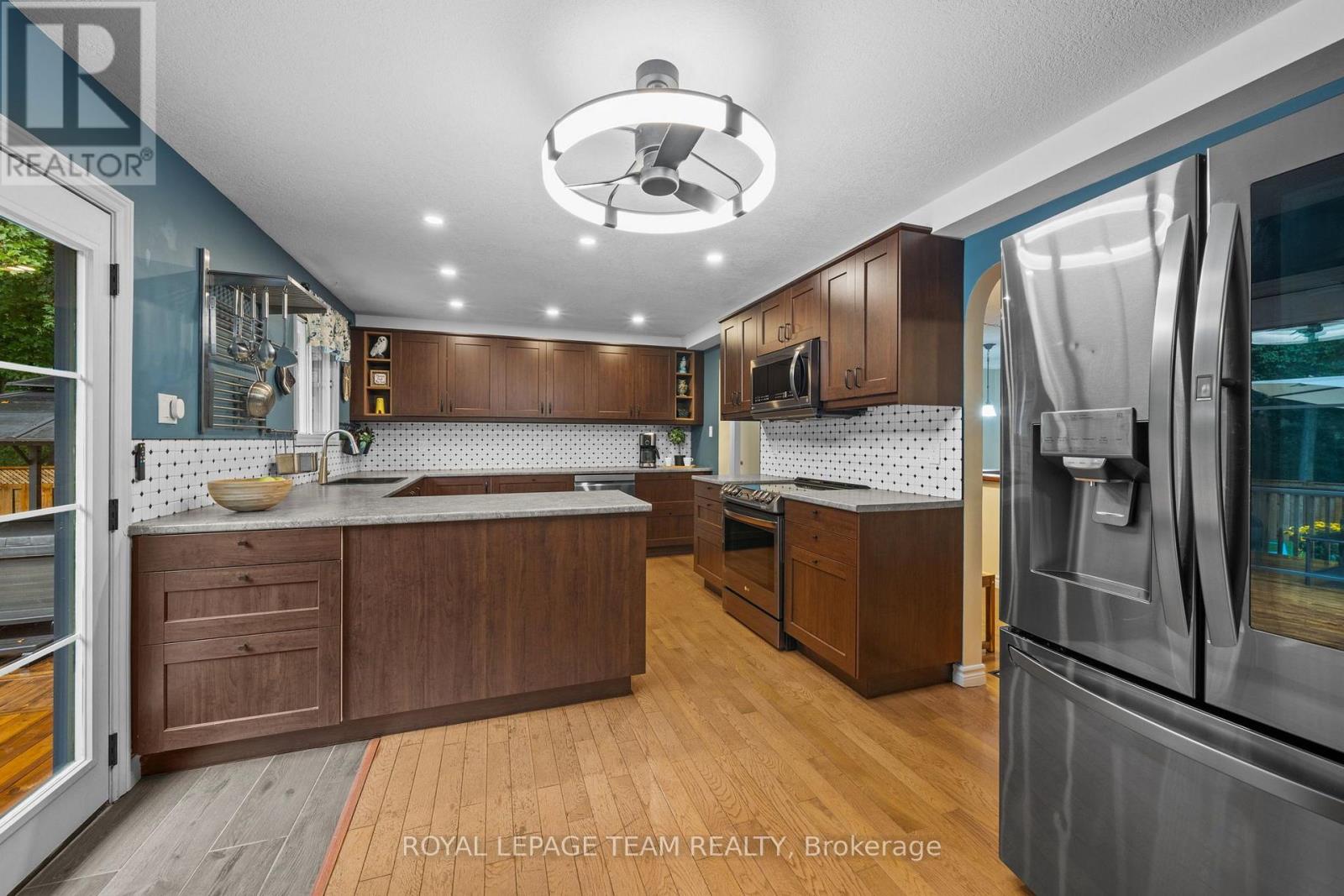 6388 Third Line Road Property Photo 13