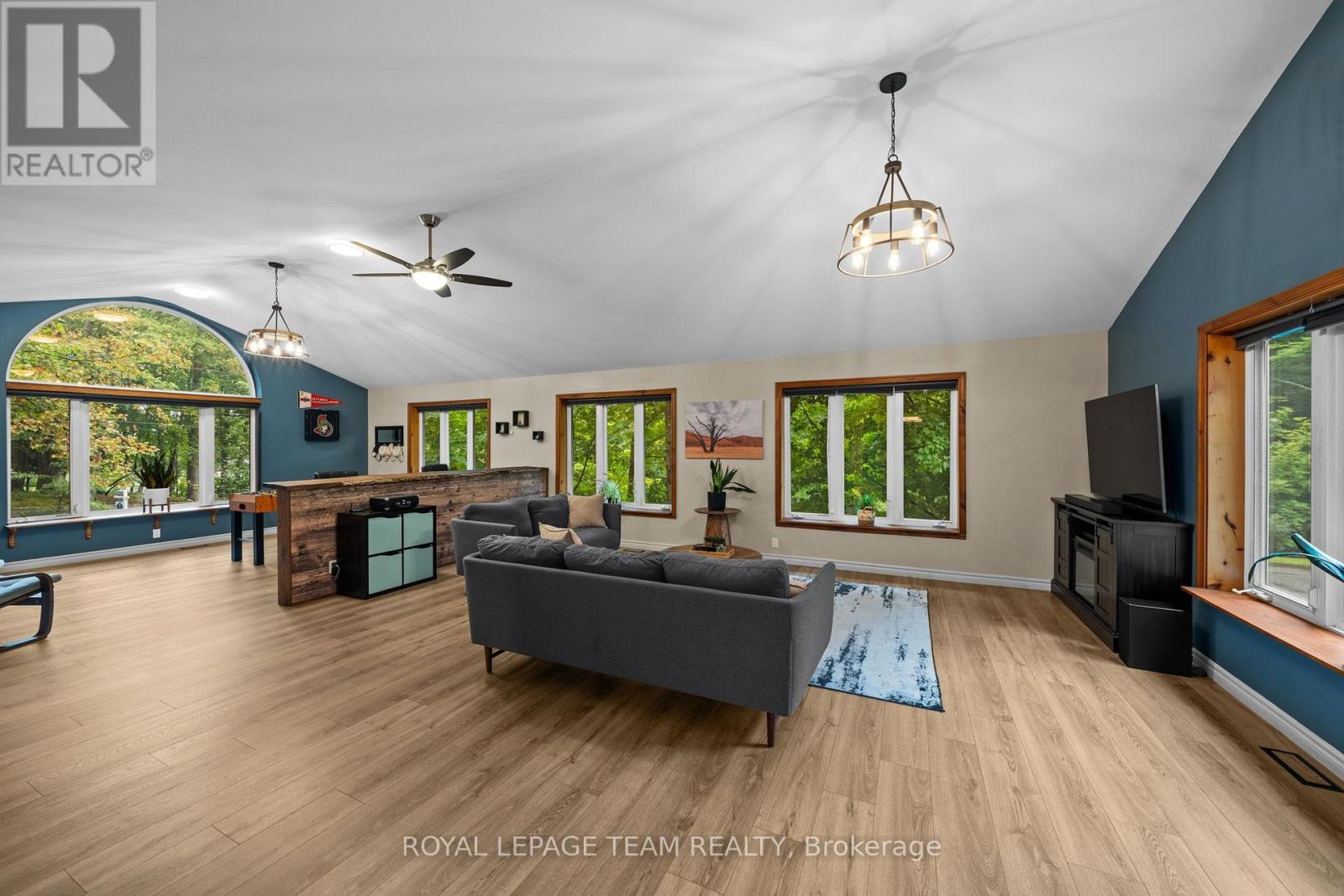 6388 Third Line Road Property Photo 14