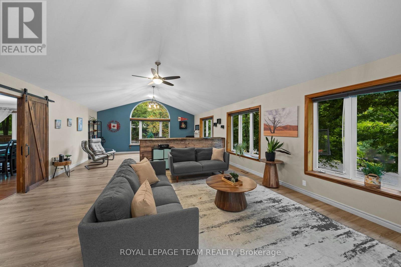 6388 Third Line Road Property Photo 15