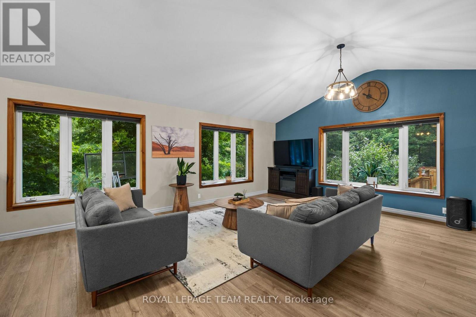 6388 Third Line Road Property Photo 16