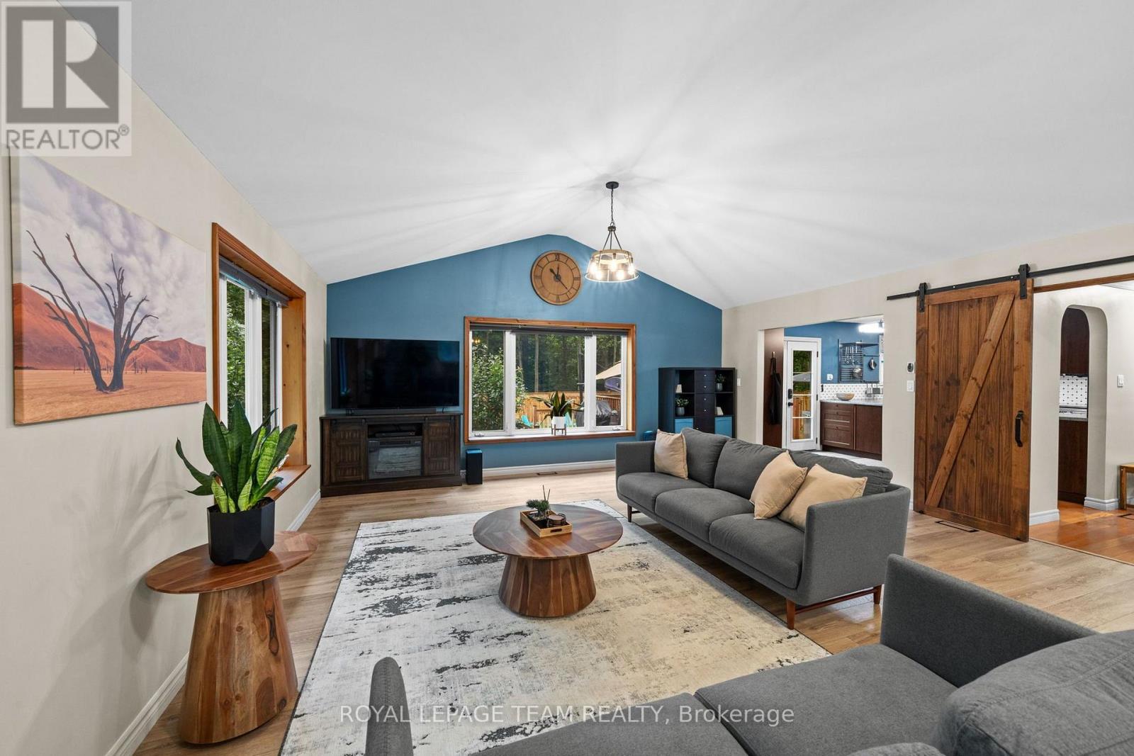 6388 Third Line Road Property Photo 17