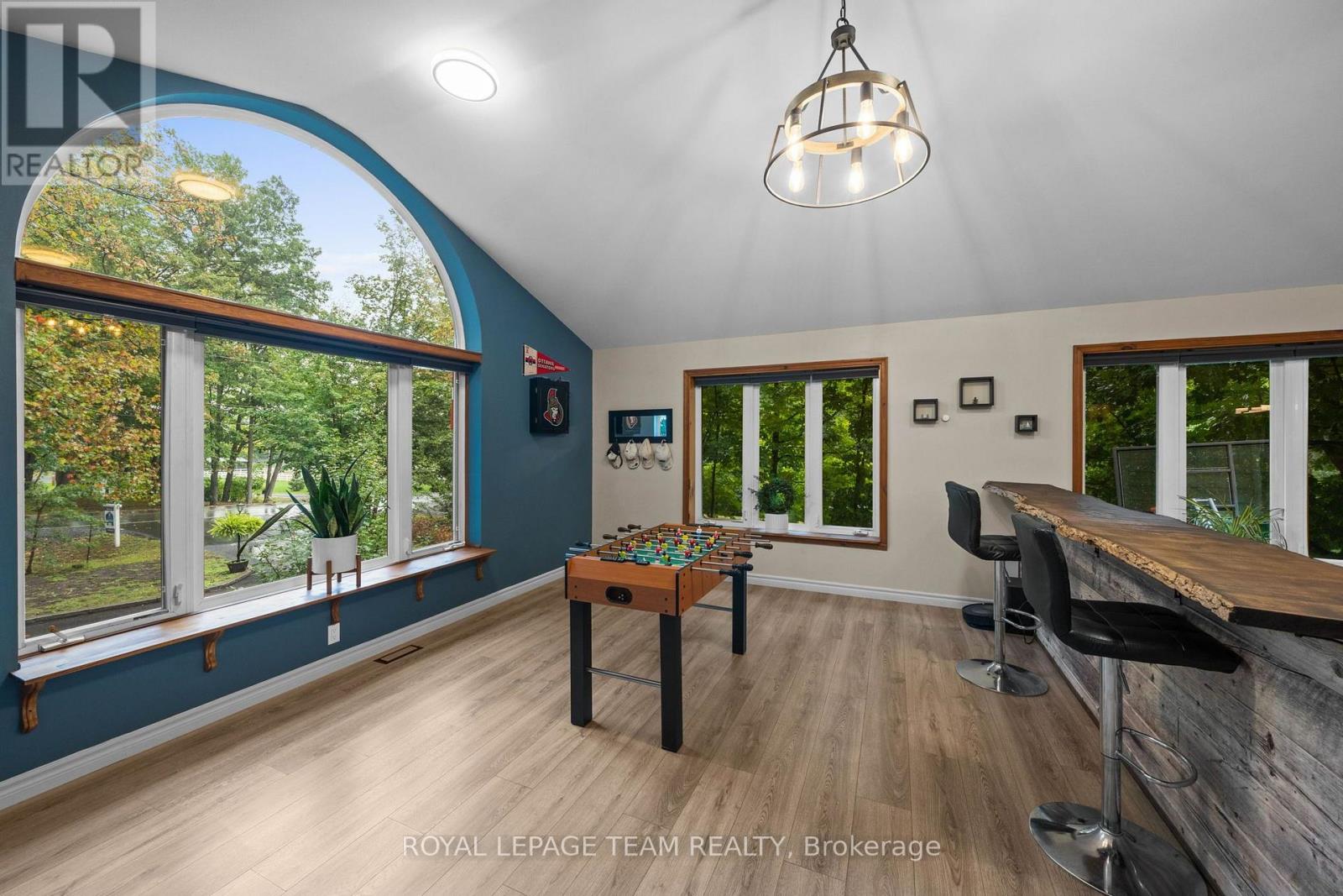 6388 Third Line Road Property Photo 19