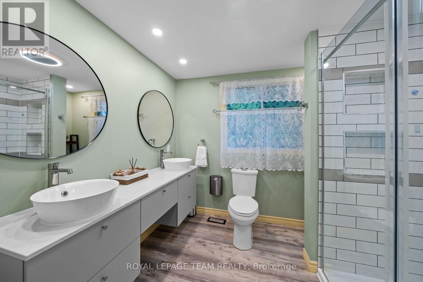 6388 Third Line Road Property Photo 24