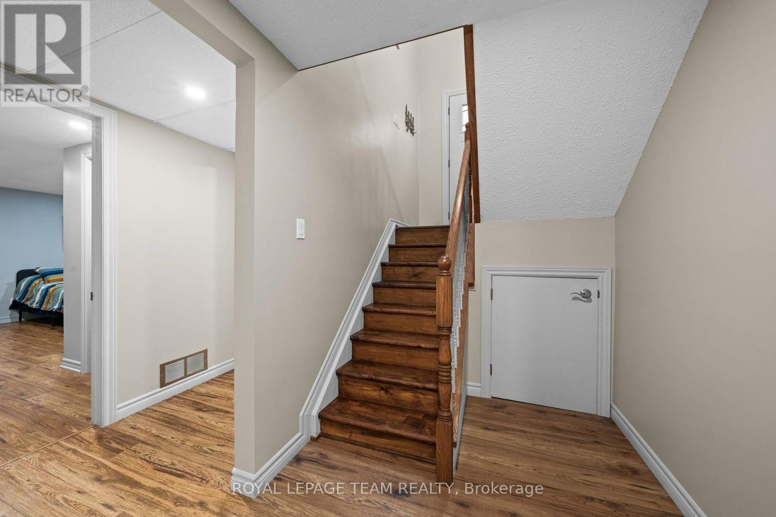 6388 Third Line Road Property Photo 27