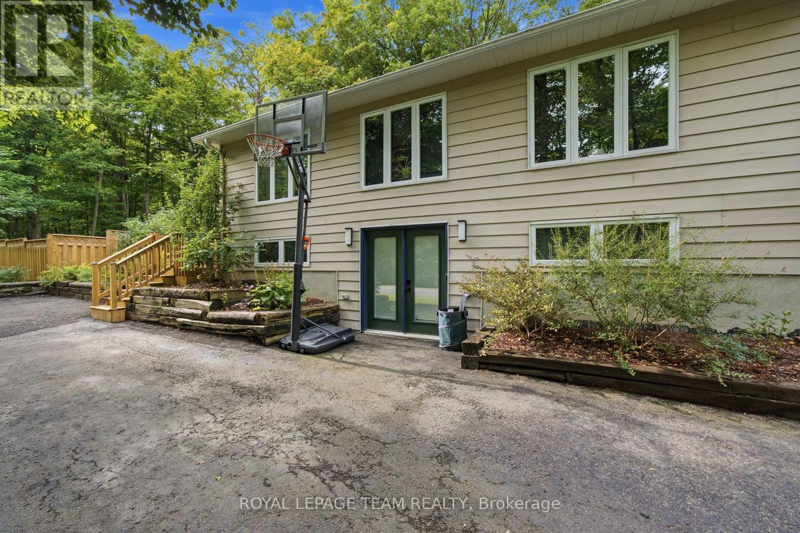 6388 Third Line Road Property Photo 41