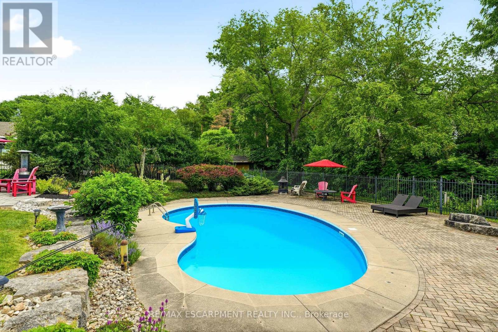 48 Woodend Drive Property Photo 45