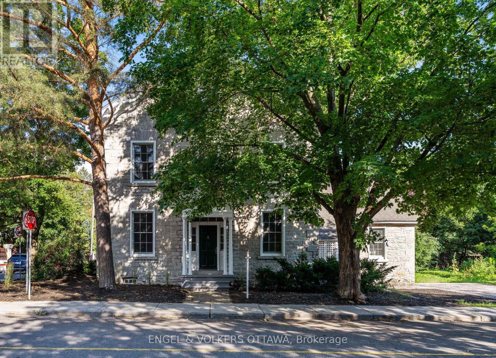 35 Mackay Street Property Photo 37