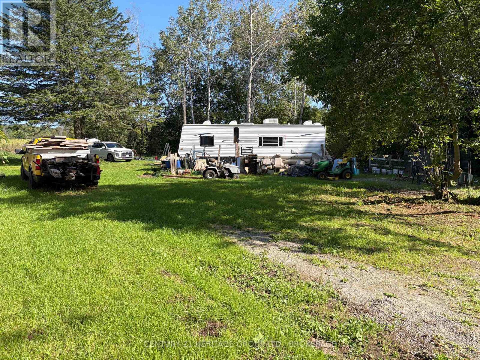523 Lower Oak Leaf Road Property Photo 17