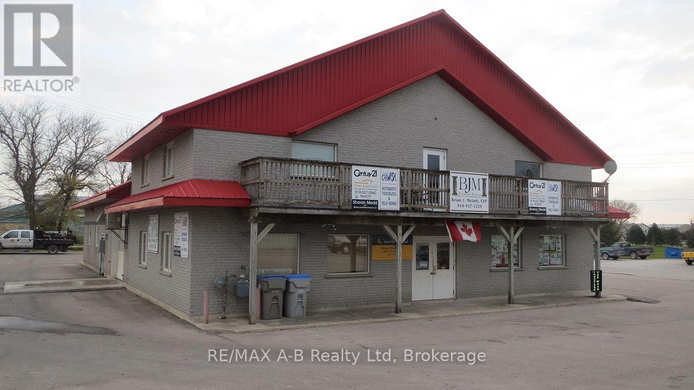 150 S Main Street S Property Photo 1