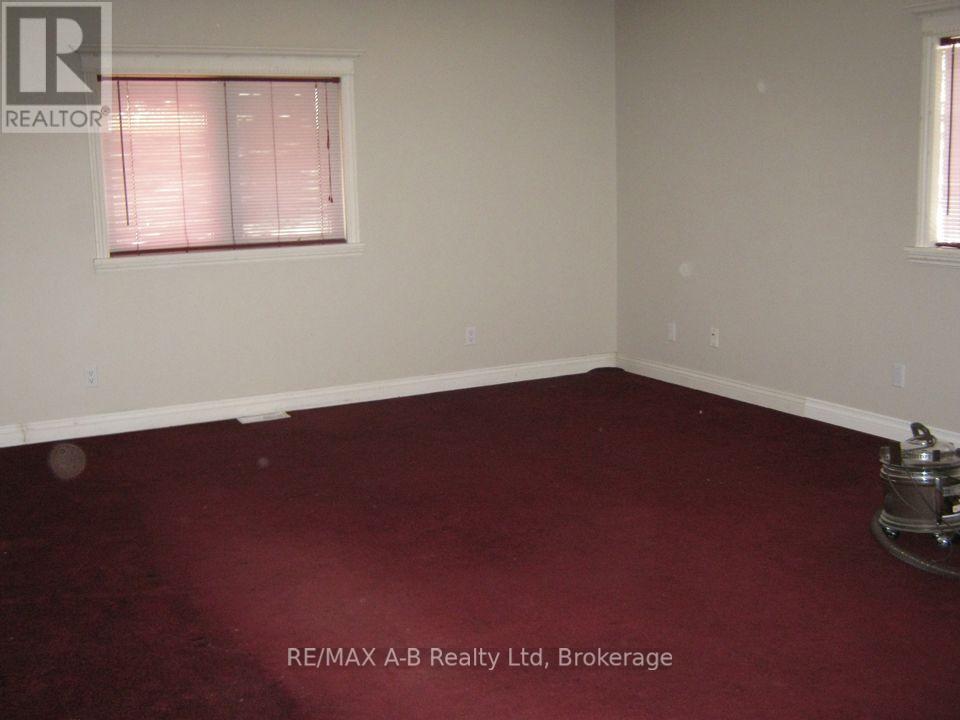 150 S Main Street S Property Photo 22