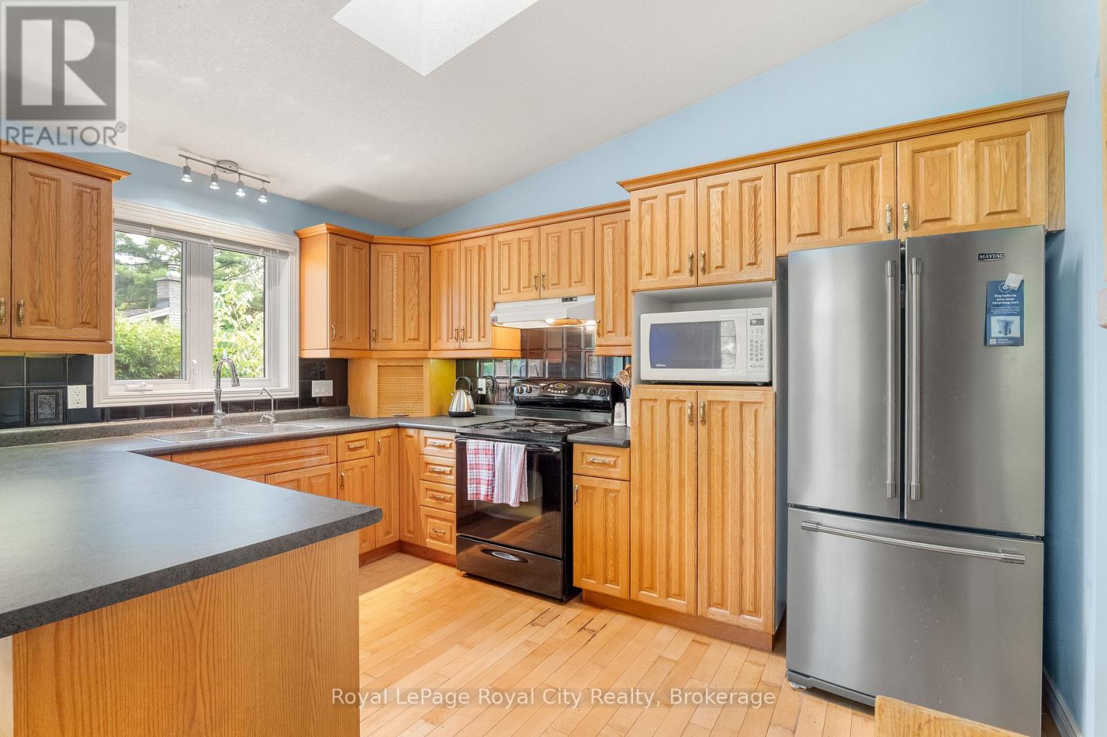 4452 Sideroad 20 N Property Photo 10