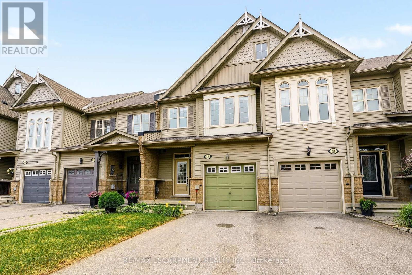 215 Nisbet Boulevard Property Photo 1