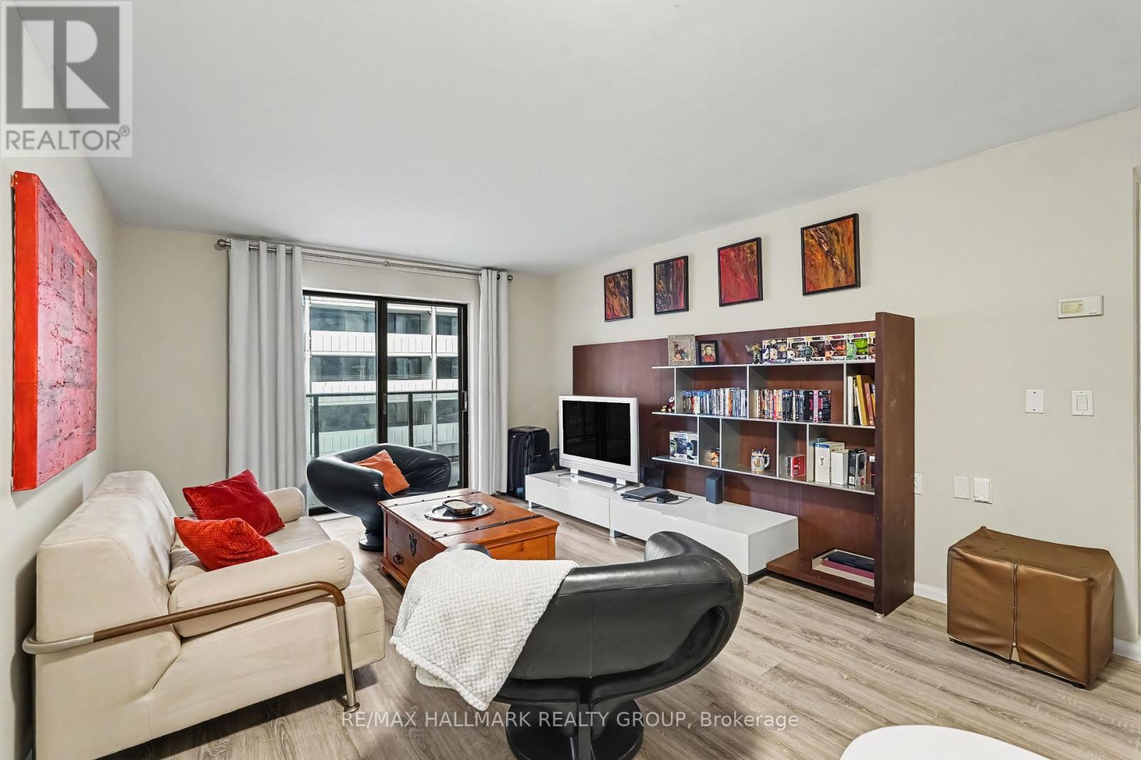 403 - 475 Laurier Avenue W Property Photo 6