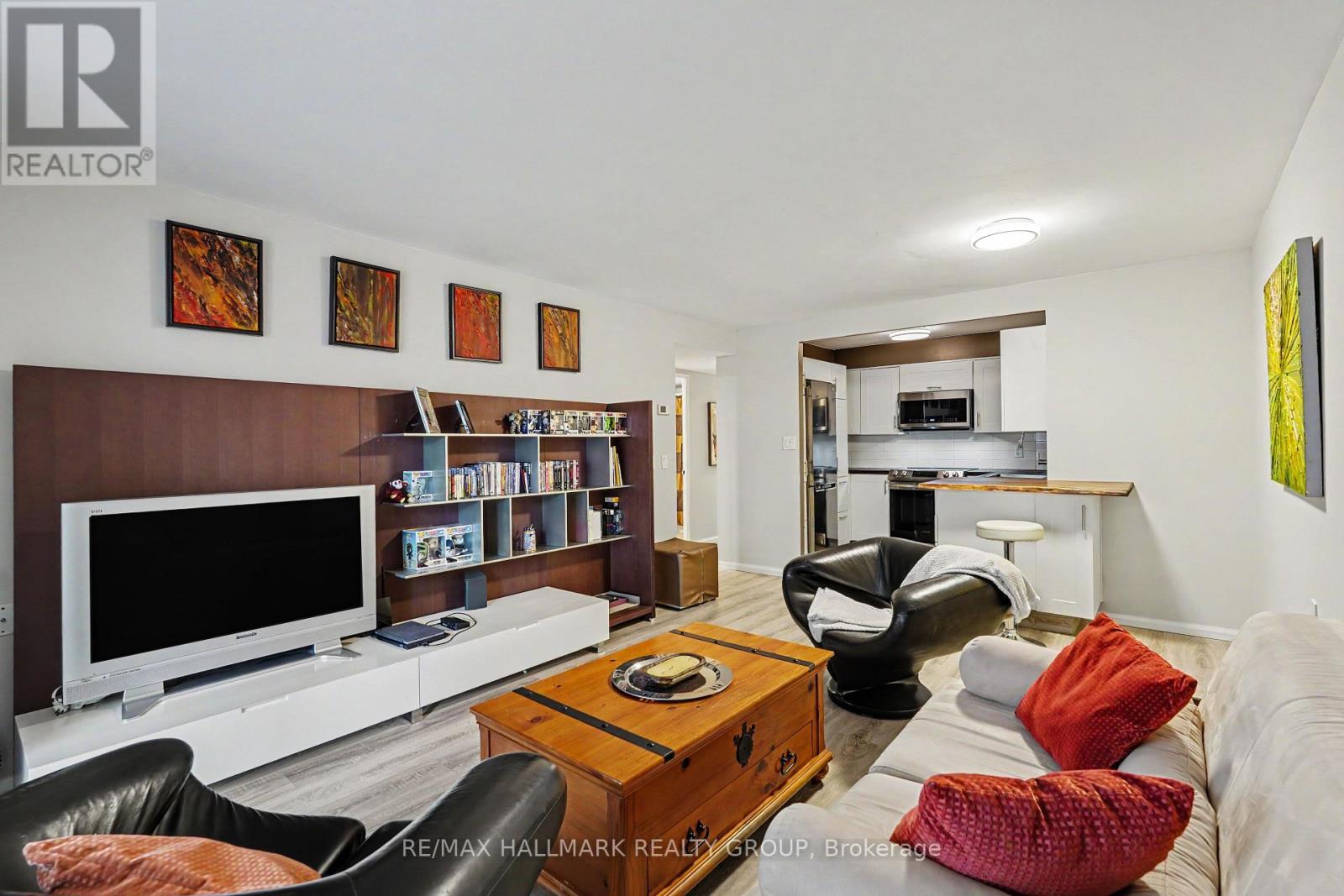 403 - 475 Laurier Avenue W Property Photo 8