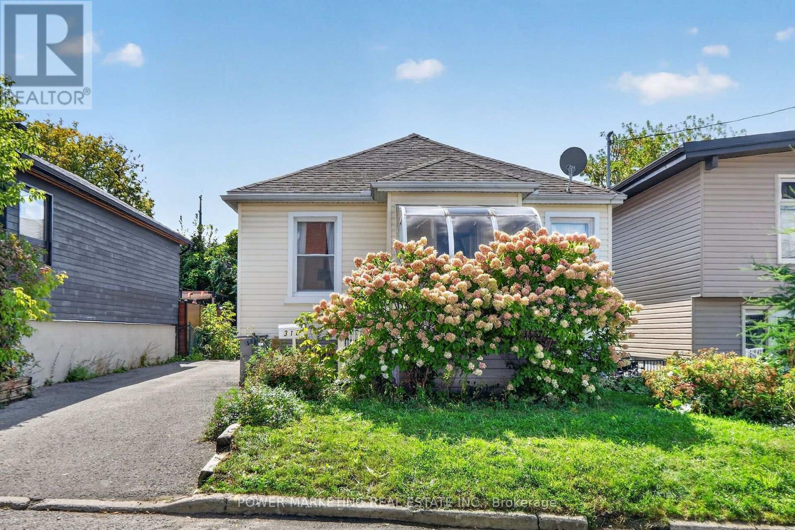 318 Shakespeare Street Property Photo 1