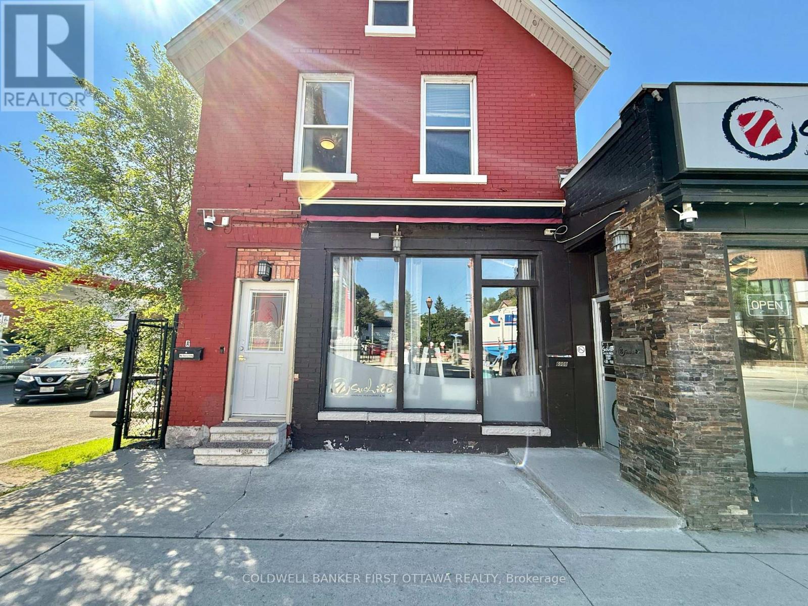 690-b Somerset Street W Property Photo 2