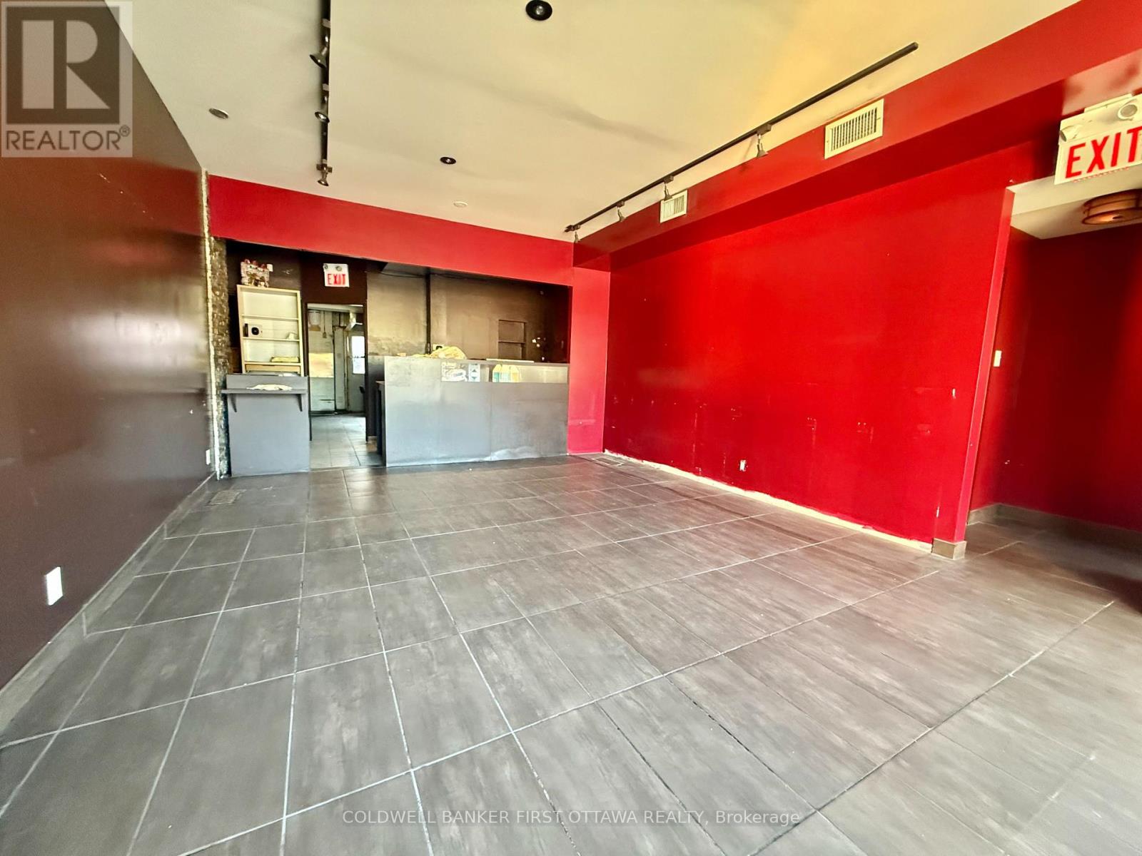 690-b Somerset Street W Property Photo 6