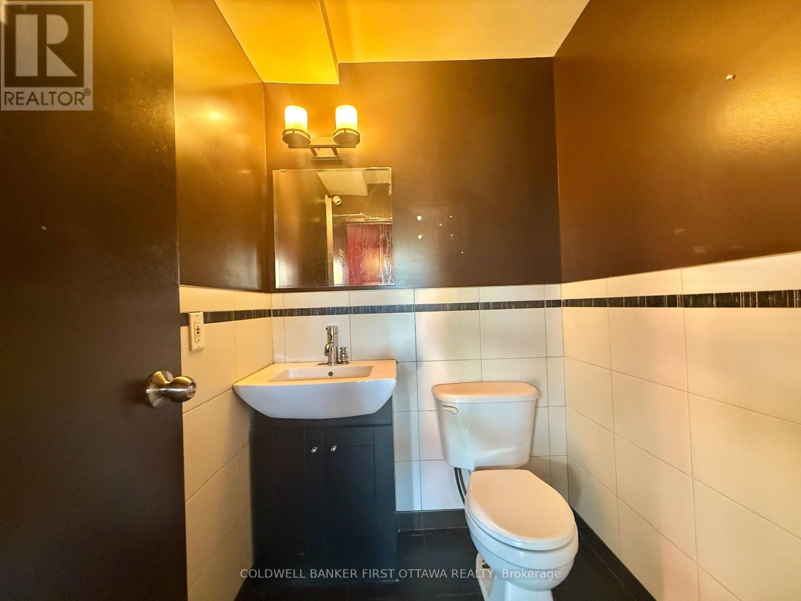 690-b Somerset Street W Property Photo 10