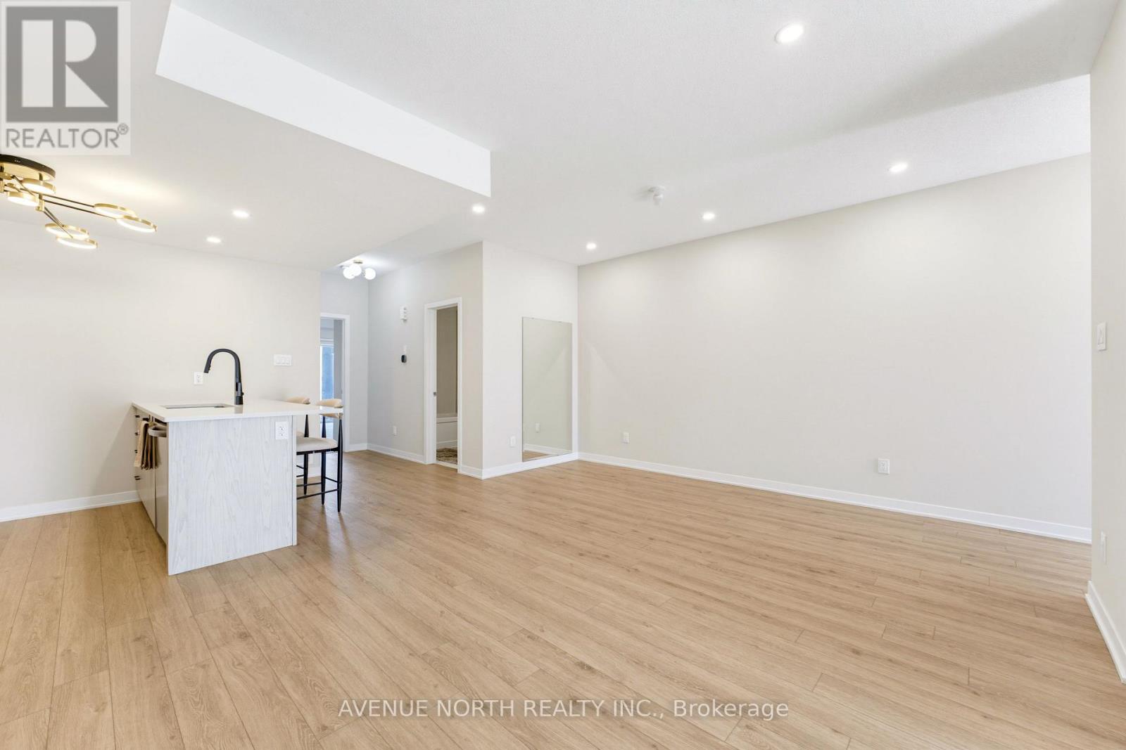 606 Parnian Private Property Photo 10