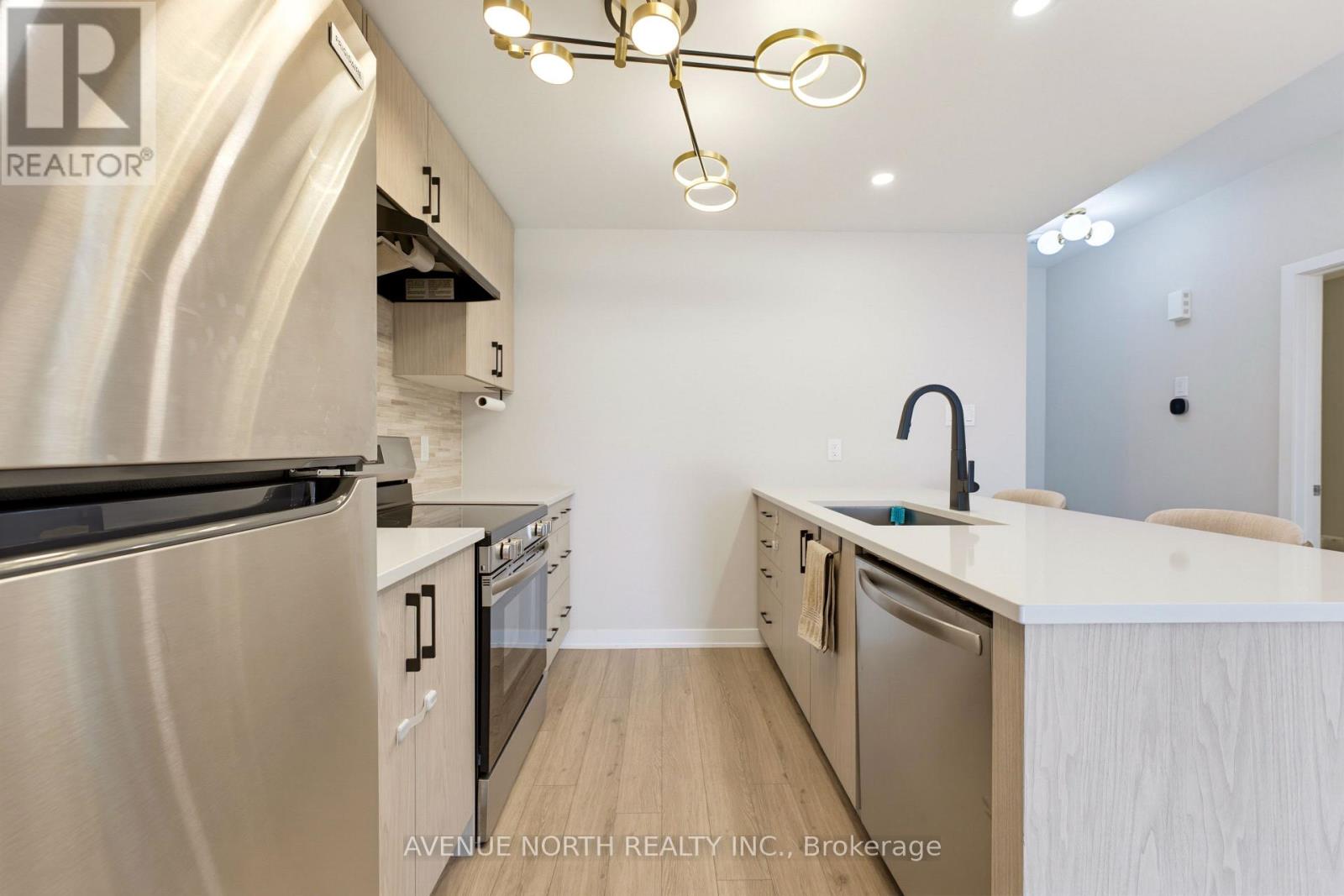 606 Parnian Private Property Photo 12
