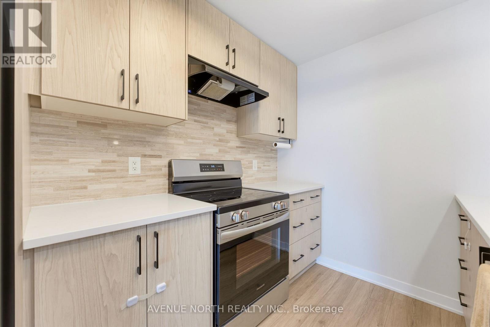 606 Parnian Private Property Photo 14