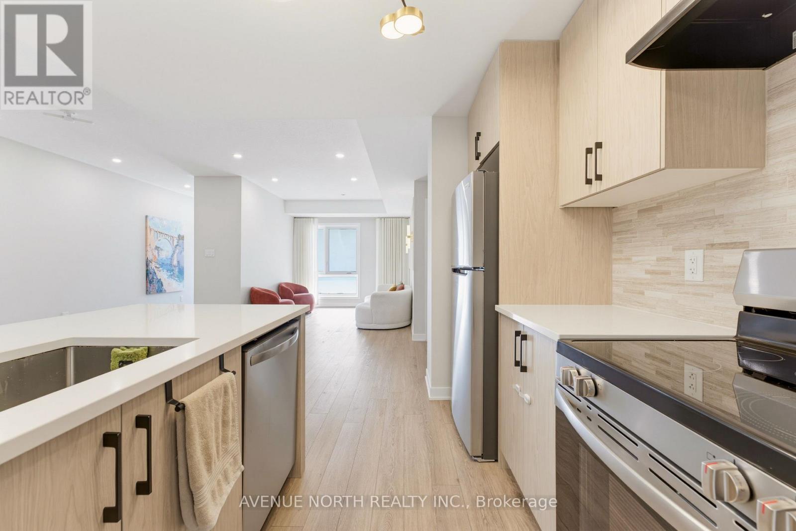606 Parnian Private Property Photo 15