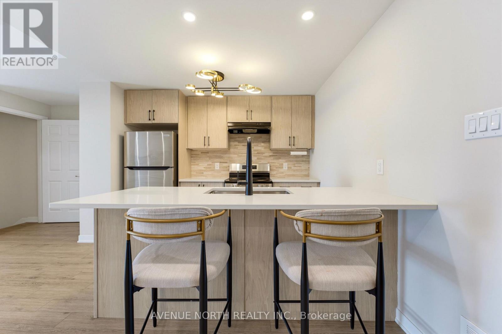 606 Parnian Private Property Photo 16