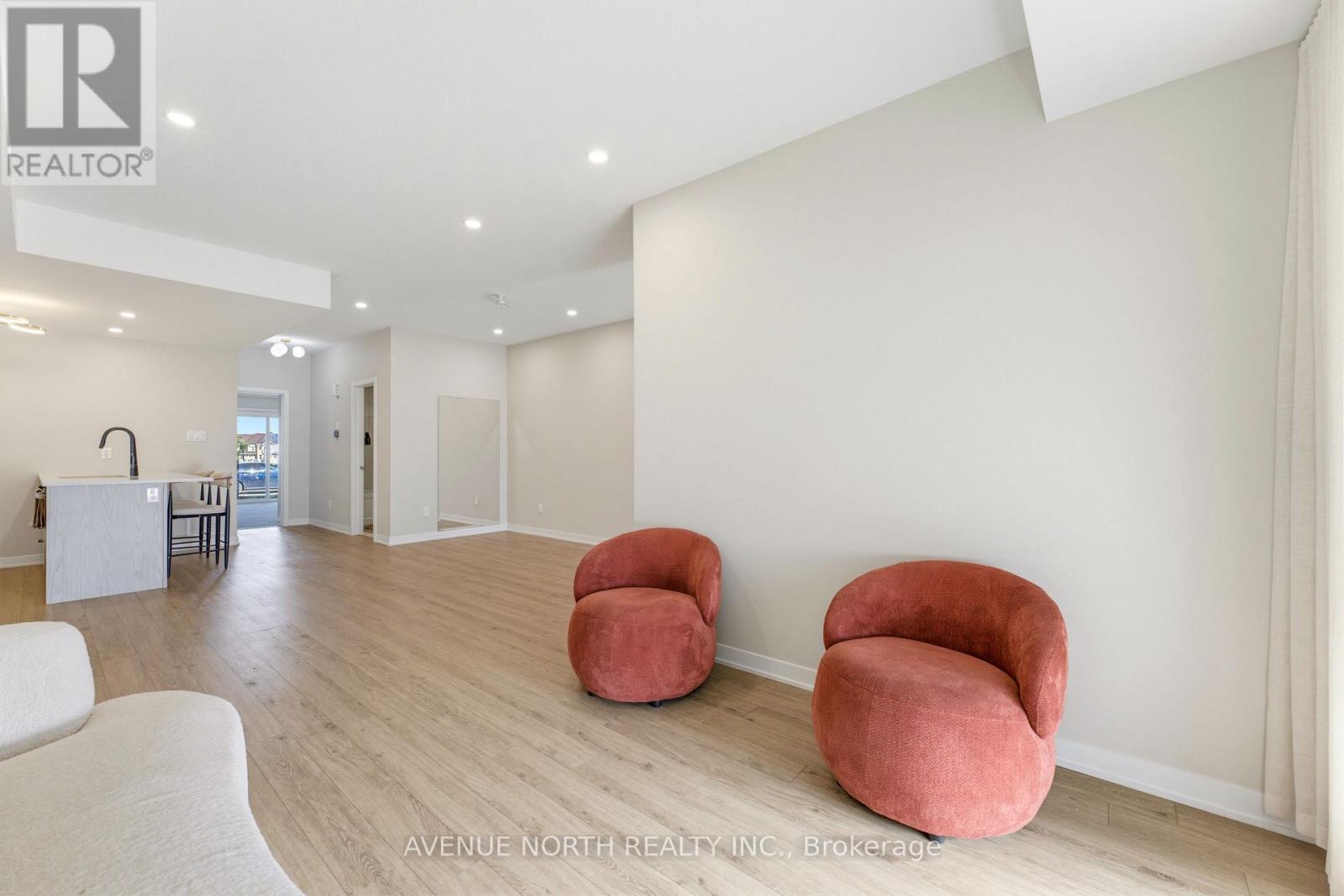 606 Parnian Private Property Photo 19