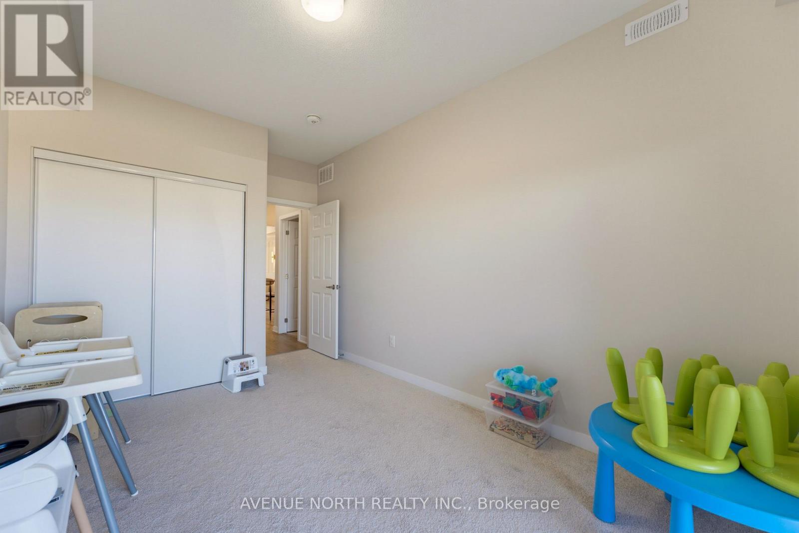 606 Parnian Private Property Photo 22