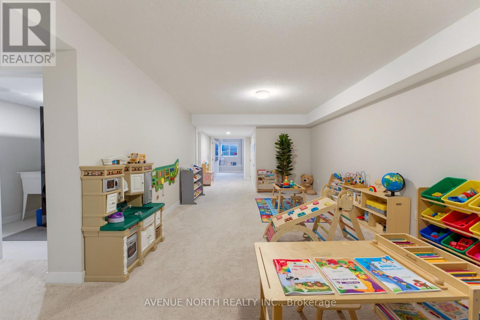 606 Parnian Private Property Photo 30
