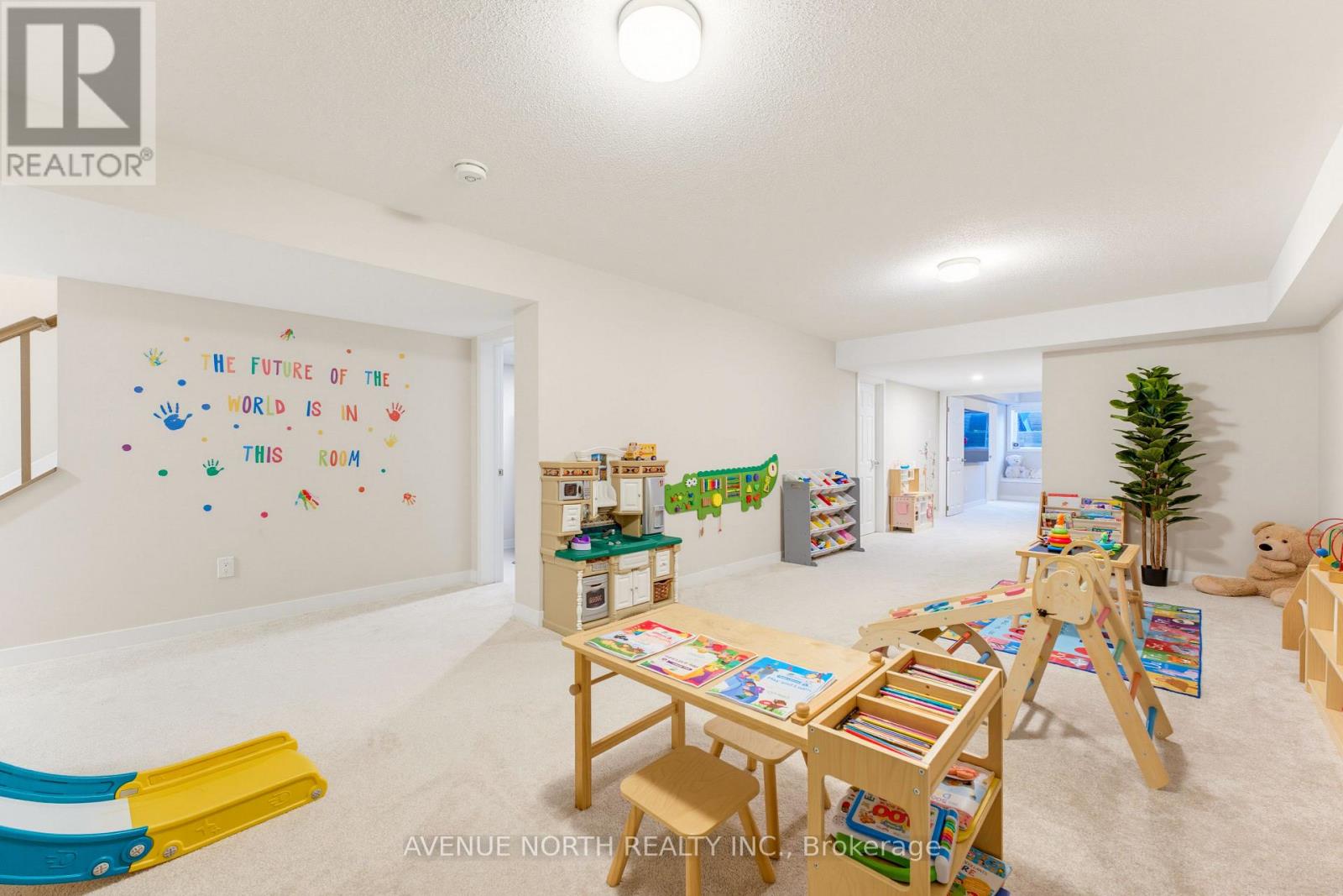 606 Parnian Private Property Photo 31