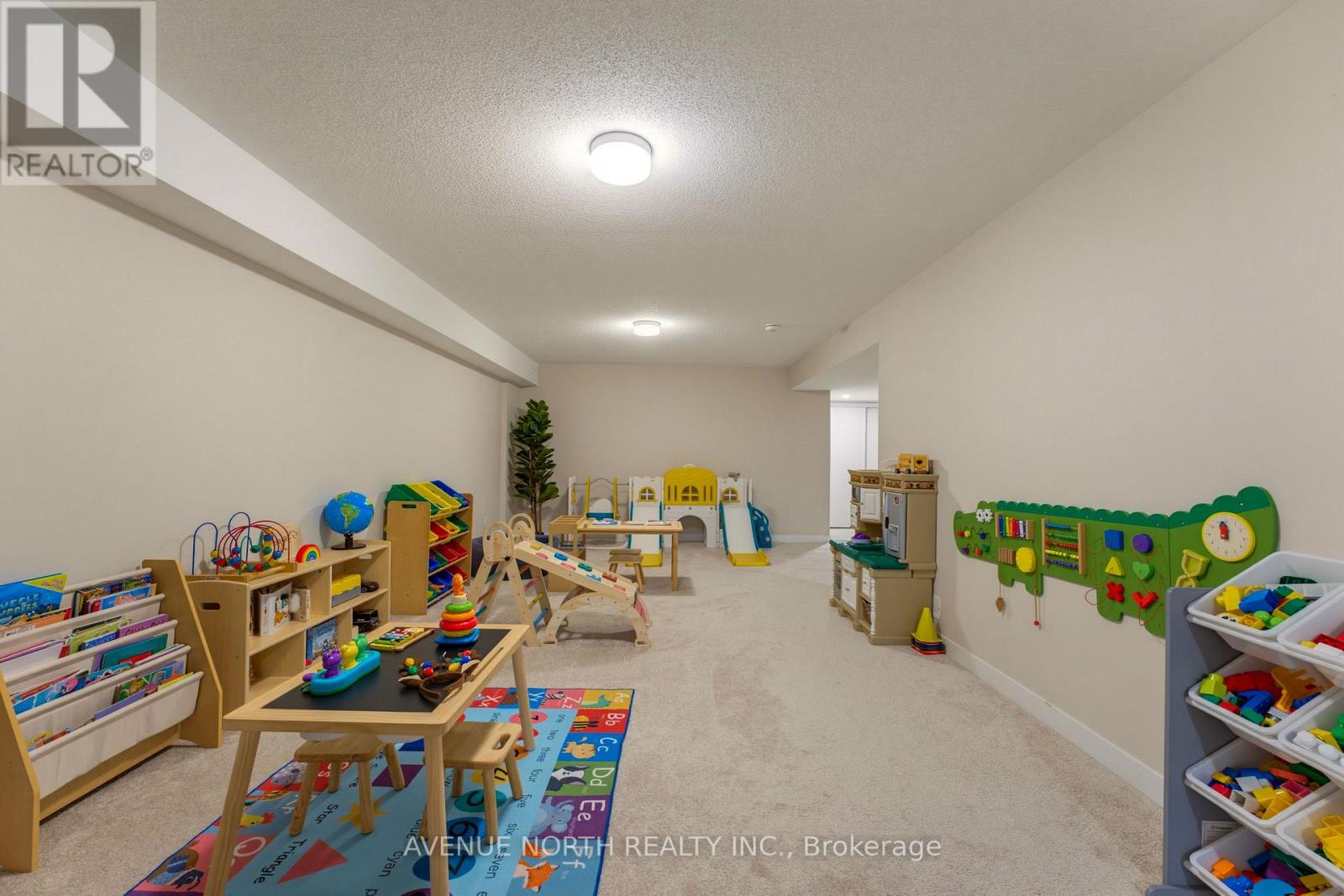 606 Parnian Private Property Photo 32