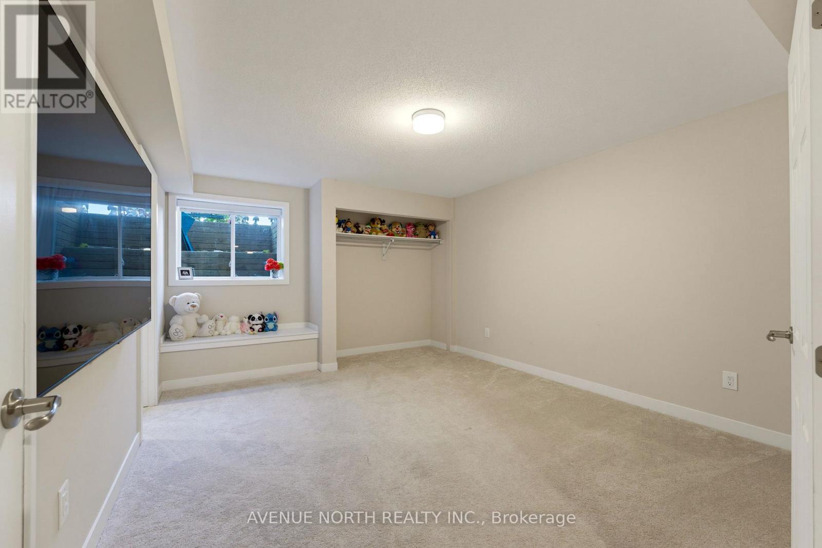 606 Parnian Private Property Photo 33
