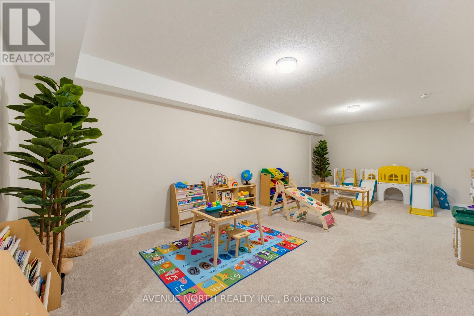 606 Parnian Private Property Photo 34
