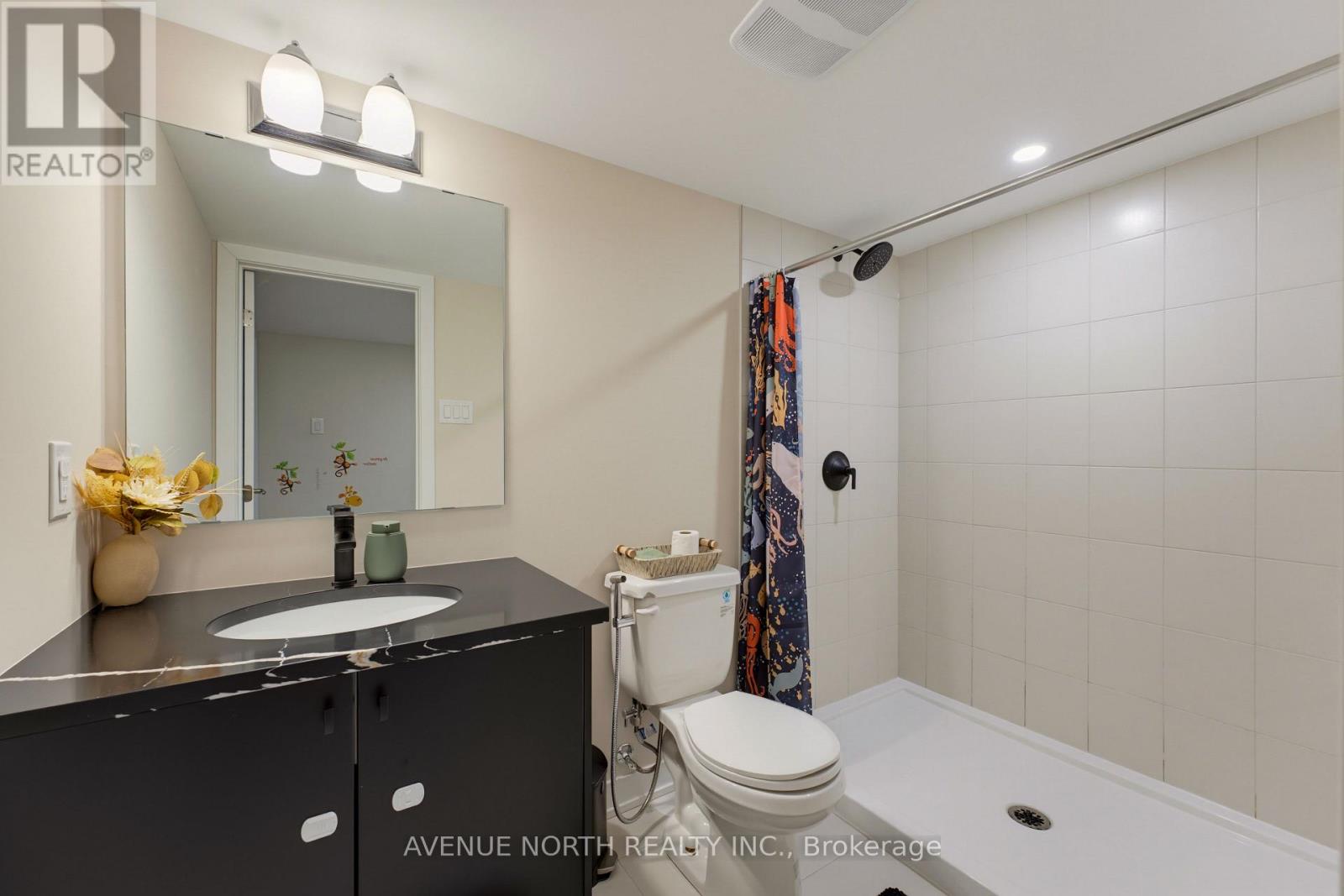 606 Parnian Private Property Photo 39