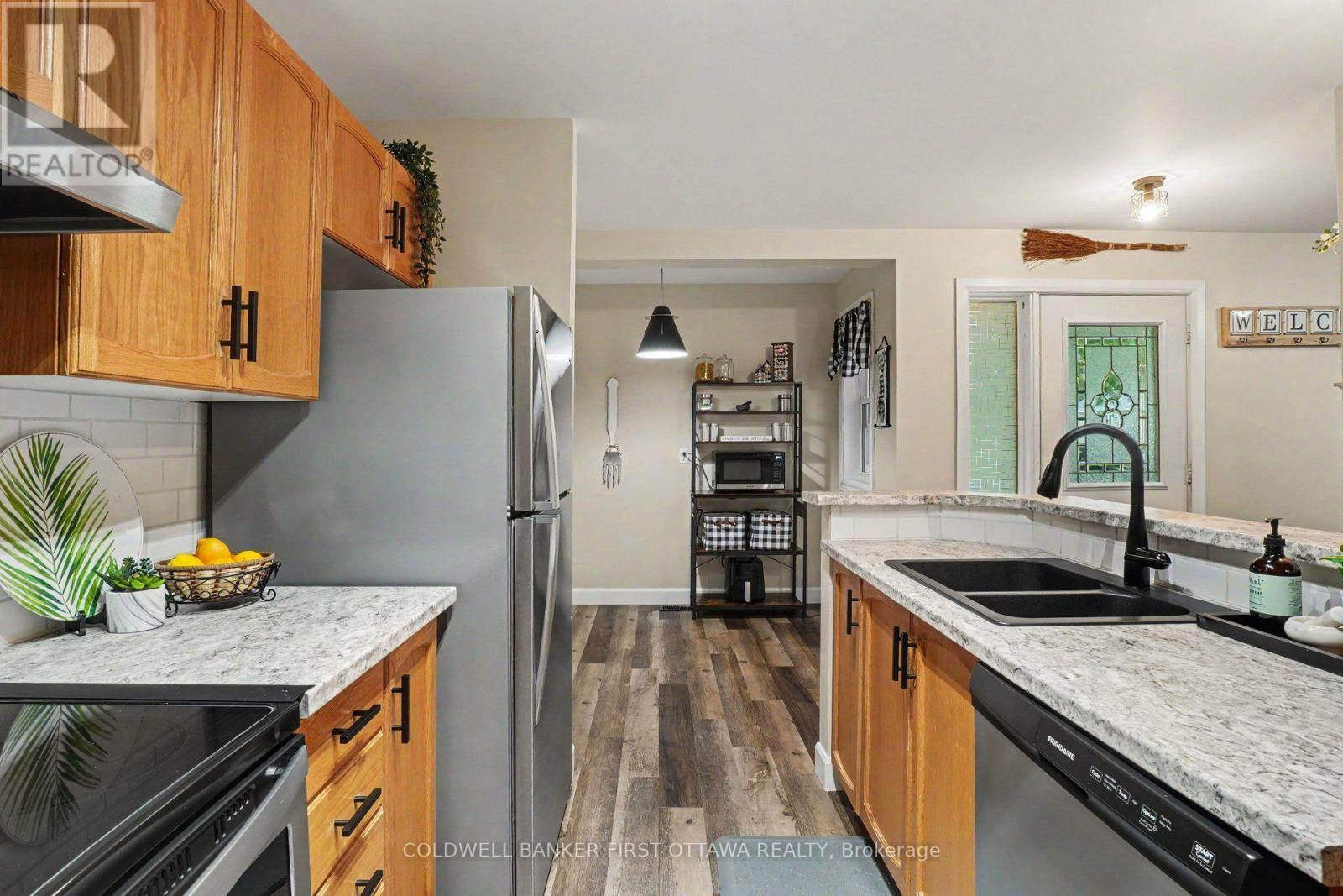 6 Bathurst Road Property Photo 6