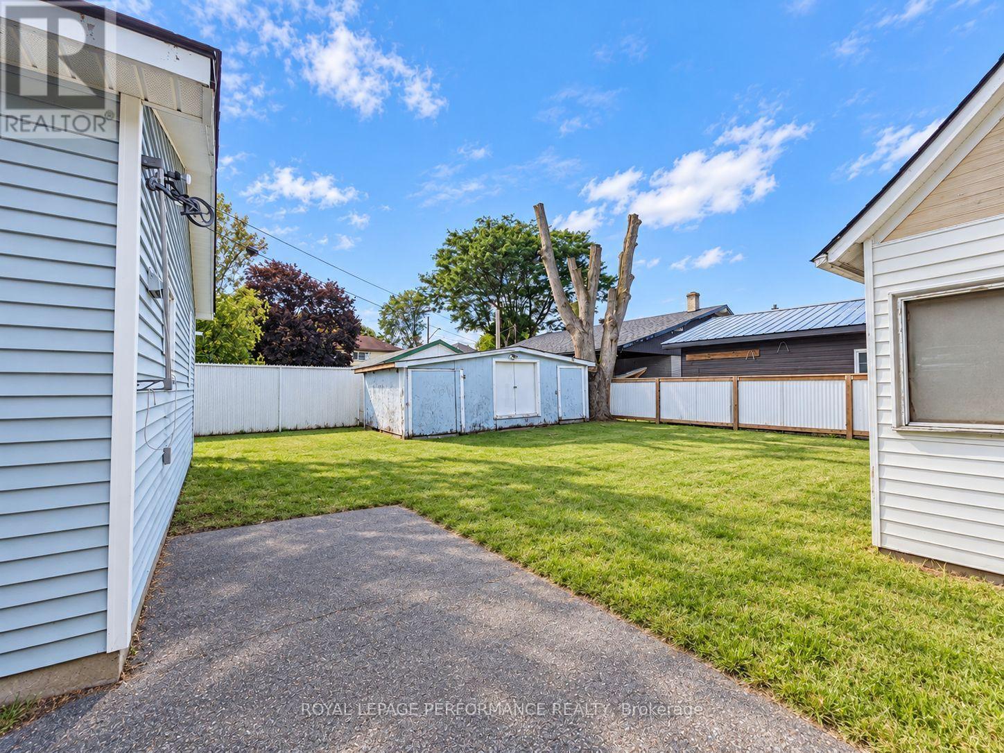 271-267 Twelfth Street W Property Photo 3