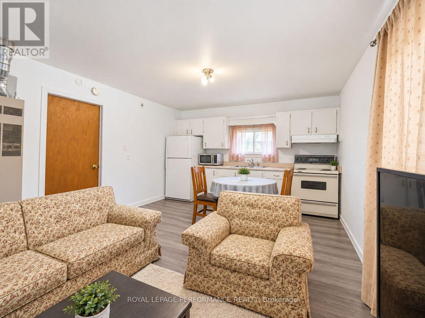 271-267 Twelfth Street W Property Photo 6