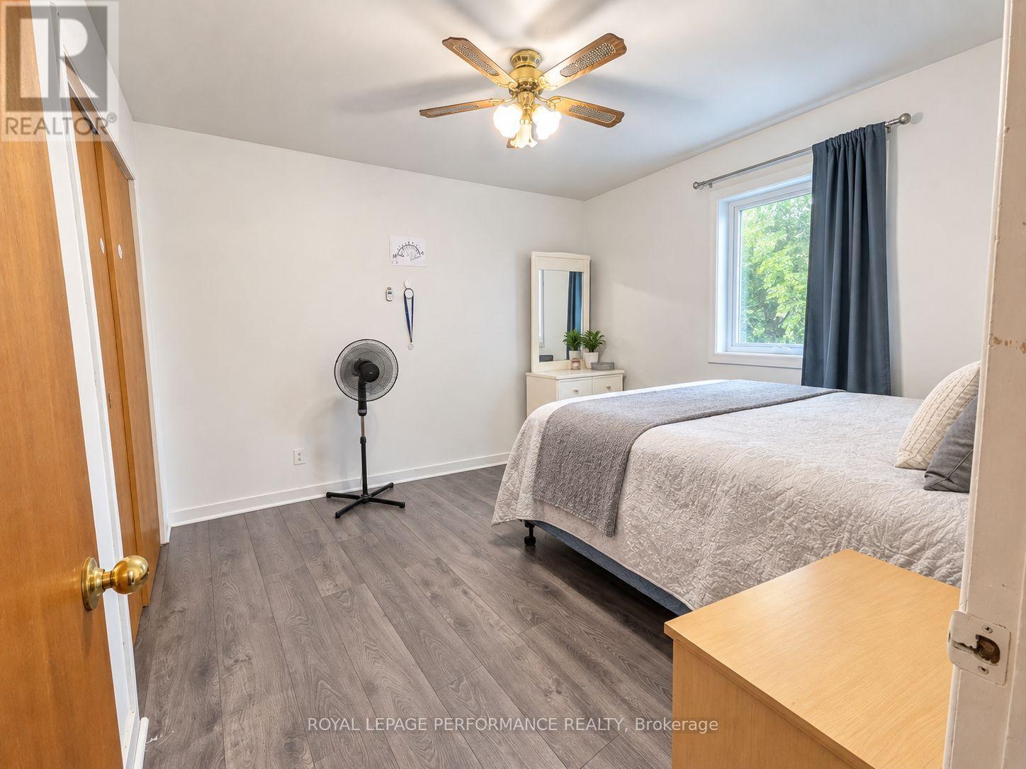 271-267 Twelfth Street W Property Photo 7
