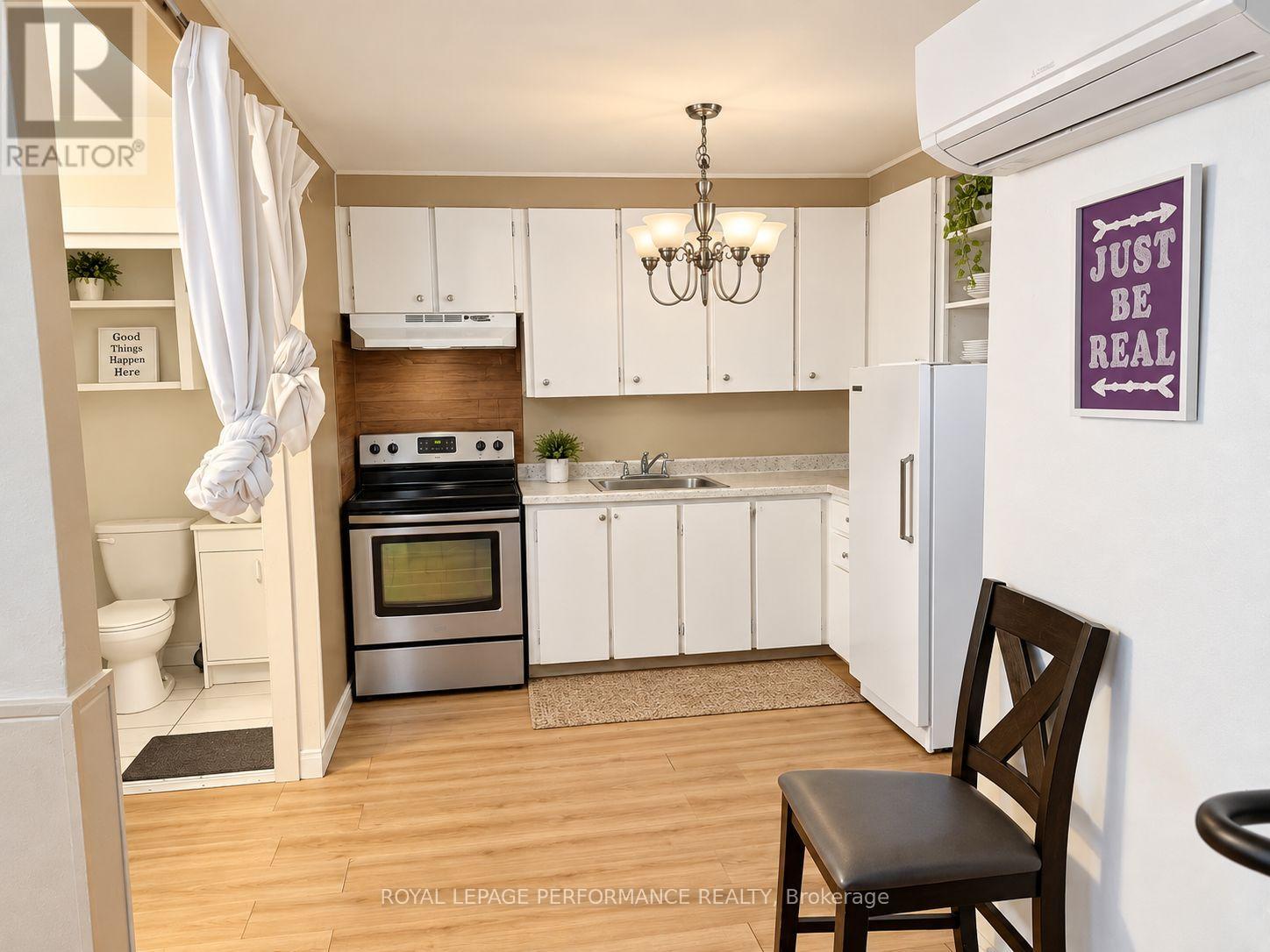 271-267 Twelfth Street W Property Photo 9
