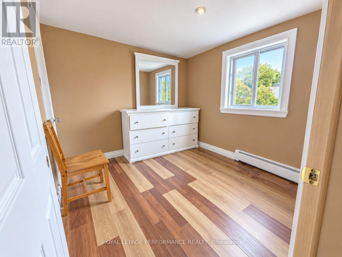 271-267 Twelfth Street W Property Photo 12