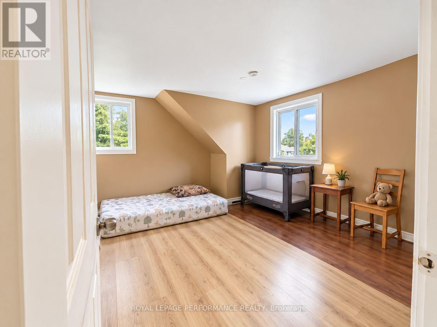 271-267 Twelfth Street W Property Photo 13