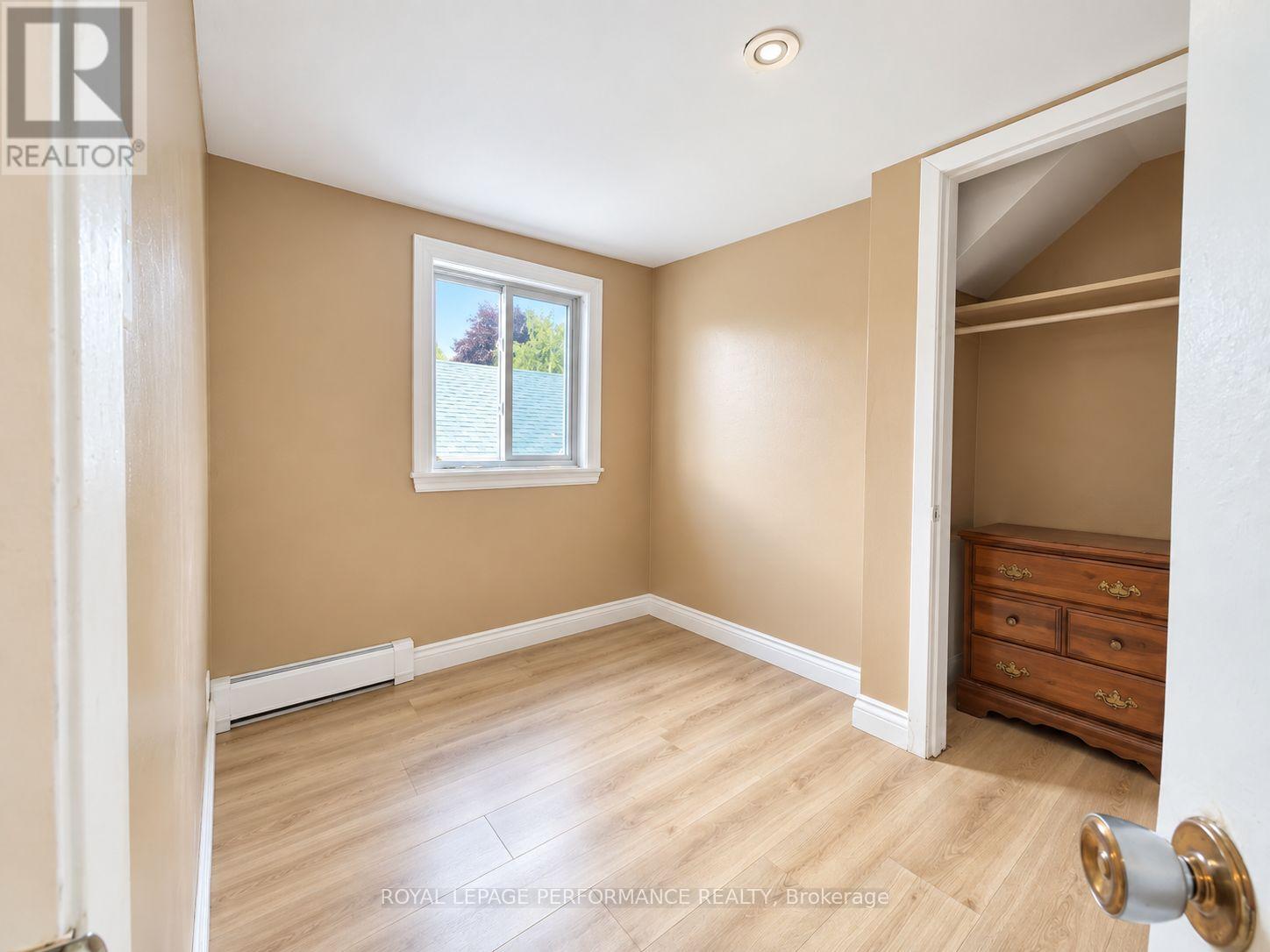 271-267 Twelfth Street W Property Photo 14