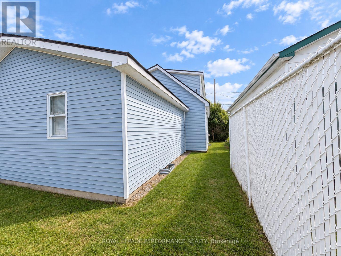 271-267 Twelfth Street W Property Photo 15