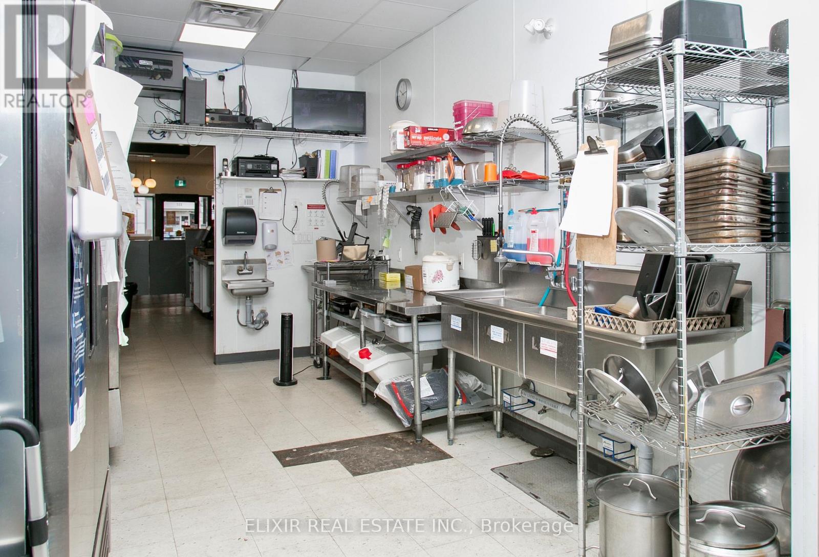337 Ouellette Avenue Property Photo 16