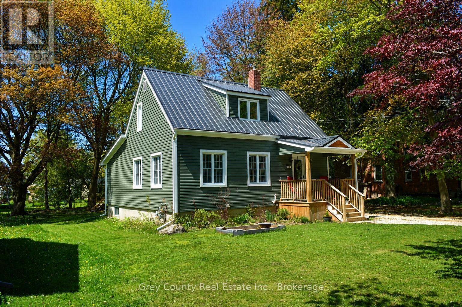 120 Mark Street W Property Photo 4